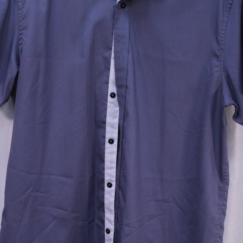 Stylish Gray Short Sleeve Button Down Shirt - Picture 3 of 8